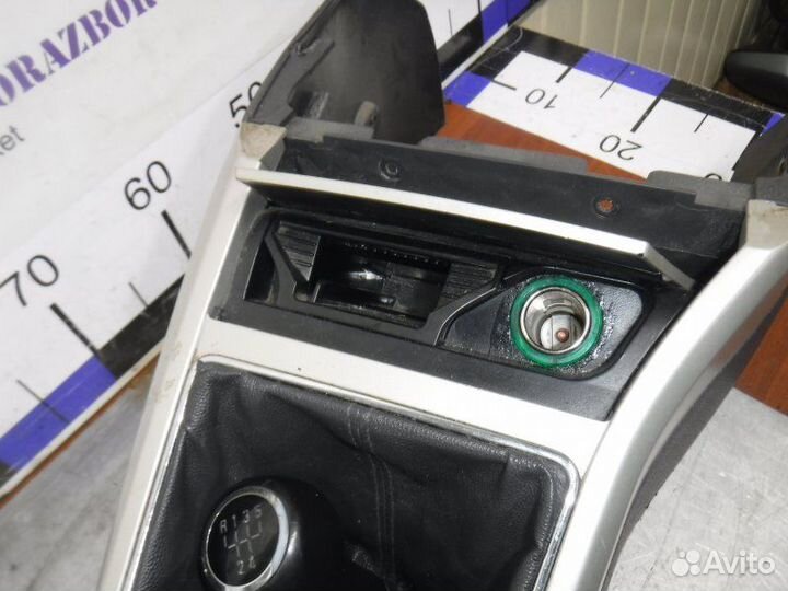 Консоль между сидений Opel Astra H Z18XER 2008