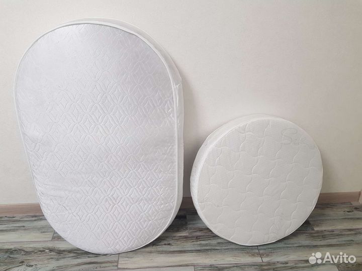 Детская кроватка с маятником