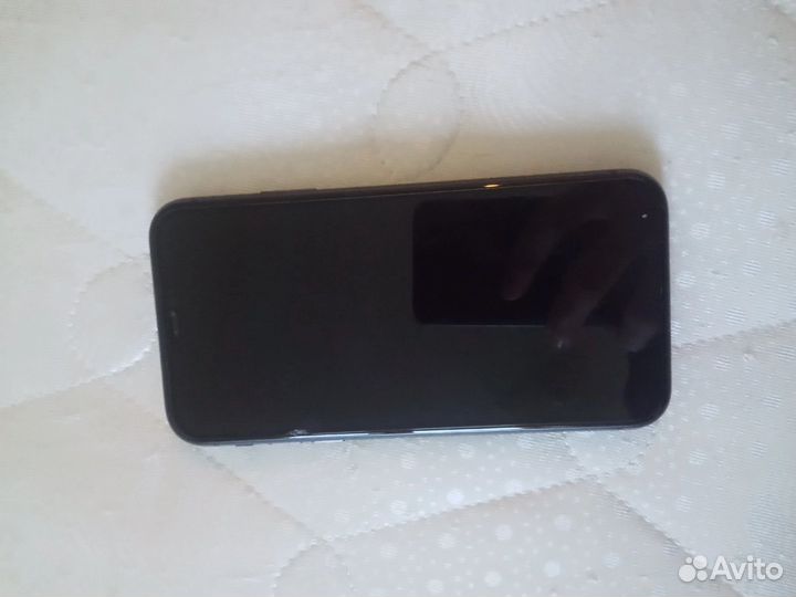 Телефон iPhone 11