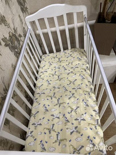 Детская кроватка + комод с пеленальным столиком