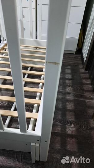 Детская кроватка с маятником