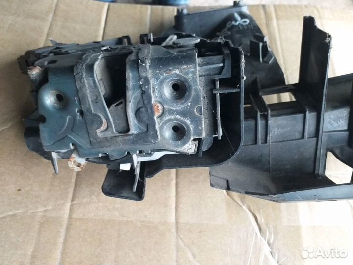 Замок правый Ford Focus 2 6контактов