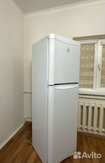 Холодильник «indesit» в хорошем состоянии бу