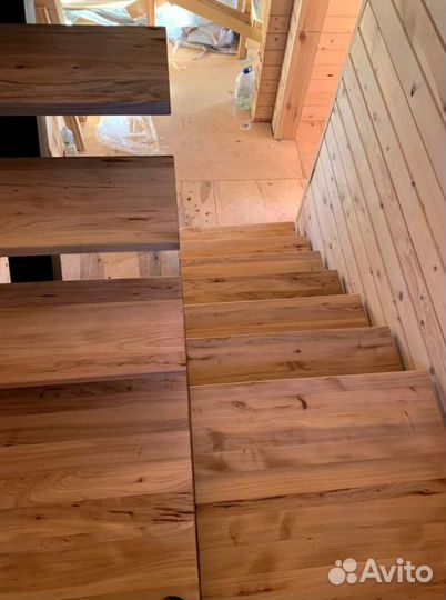 Лестница на металлокаркасе открытого типа