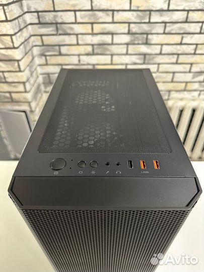 Игровой новый пк (R5-7500F/RTX4060/32GbRam/1Tb)