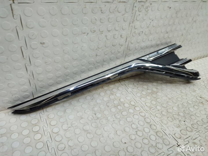 Молдинг бампера правый Volkswagen Touareg 3 CR