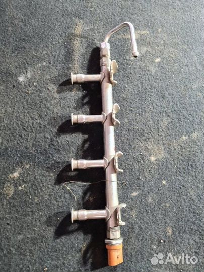 Топливная рейка Skoda Yeti cbzb 2011