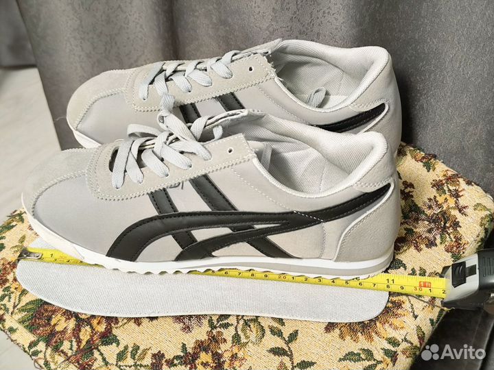 Кроссовки asics