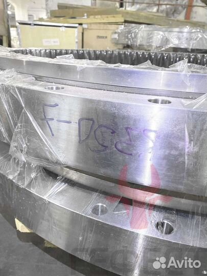 Поворотный круг Hyundai R300LC-9SH 81N8-00021