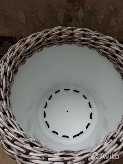 Кашпо из ротанга напольное