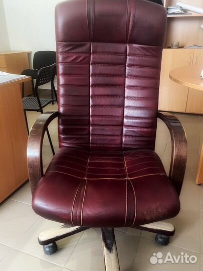 Кресло кожаное + в подарок набор мебели