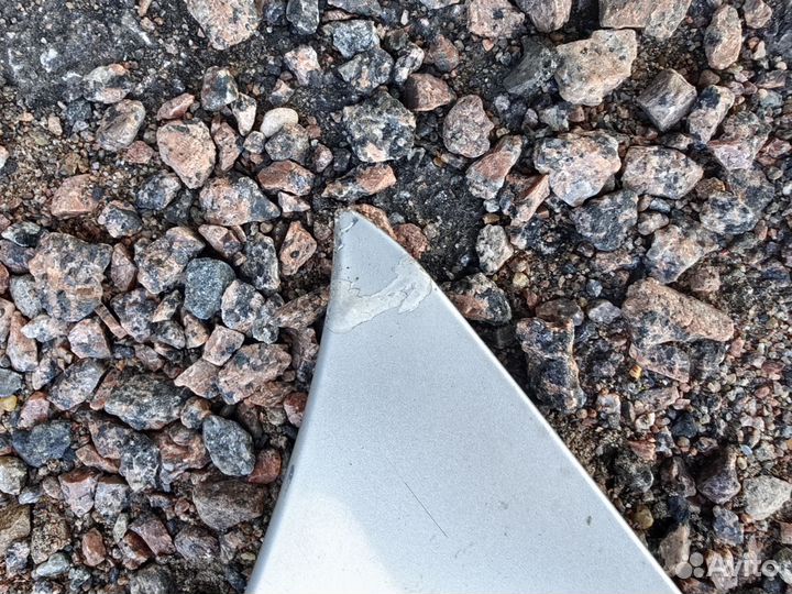 Капот на Subaru legacy