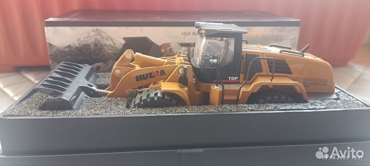 Huina 1:50 Коллекционная модель