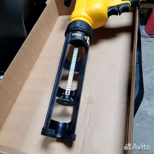 Пистолет для герметика dewalt