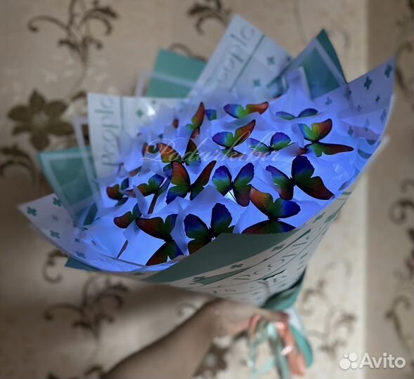 Светящийся букет из бабочек в наличии