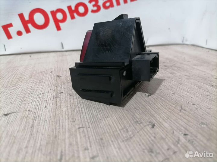 Кнопка аварийной сигнализации Opel Corsa D