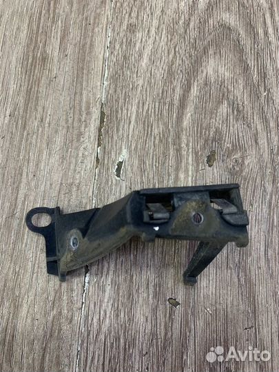 Кронштейн передний правый Bmw 3 Series (E46)