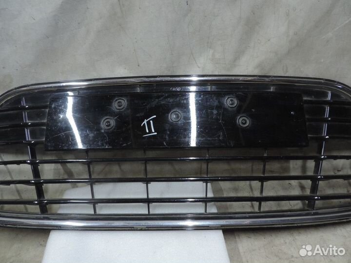 Решетка переднего бампера Ford Mondeo 2010 - 2014
