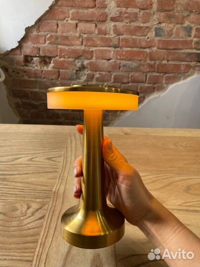 Лампа настольная
