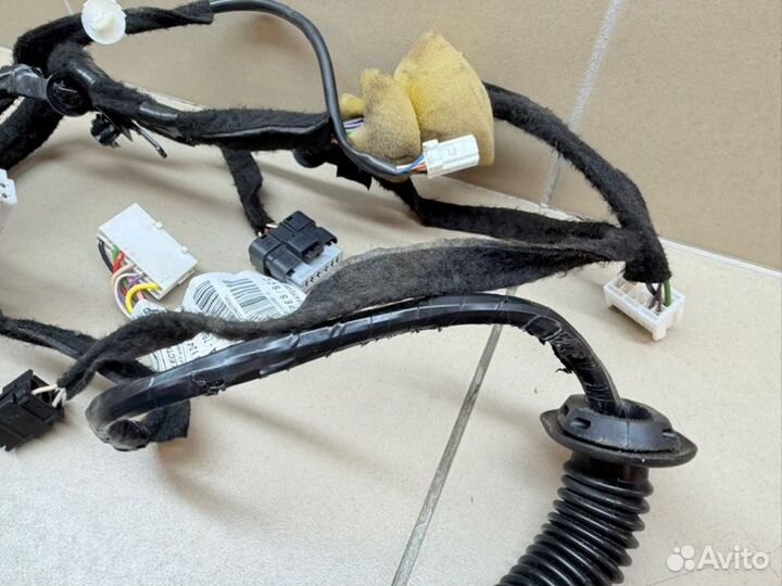 Проводка двери передней левой Nissan Terrano 43000