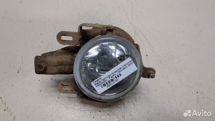 Фара противотуманная Mitsubishi Pajero / Montero