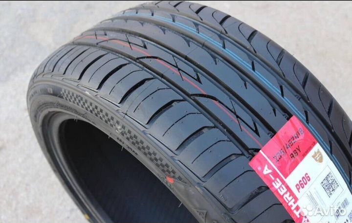 Three-A P606 235/45 R18 98Y