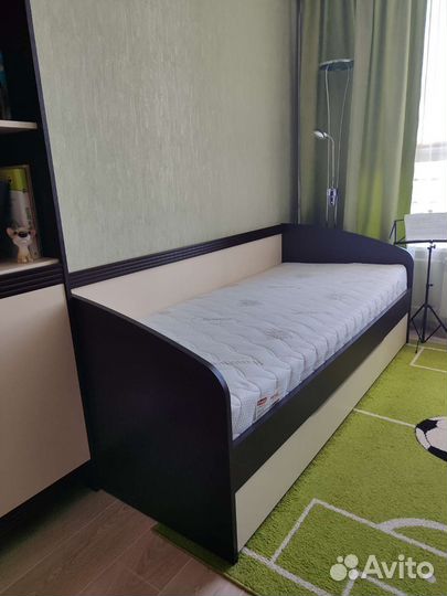 Шкаф, кровать, стол