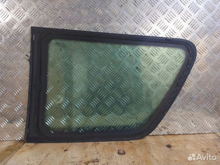 Стекло кузова глухое заднее левое Peugeot 307