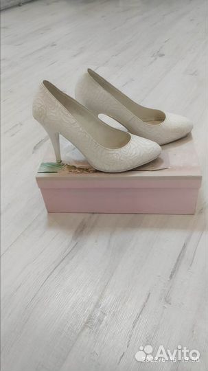Туфли женские 37 размер белые