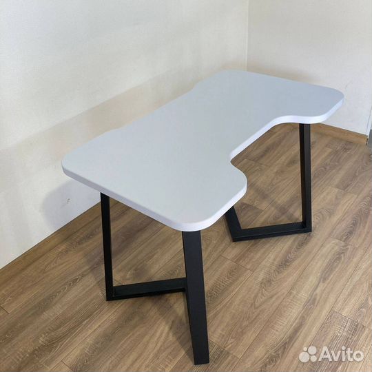Компьютерный стол 'Able Angle'
