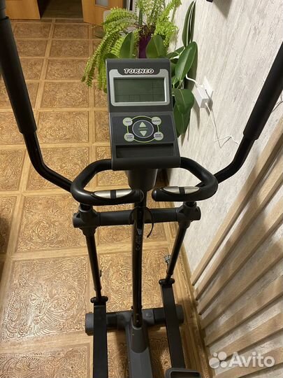 Эллиптический тренажер (эллипсоид, эллипс)