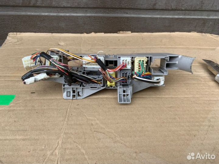 Блок предохранителей Toyota Corolla E120 1.4 4zzfe