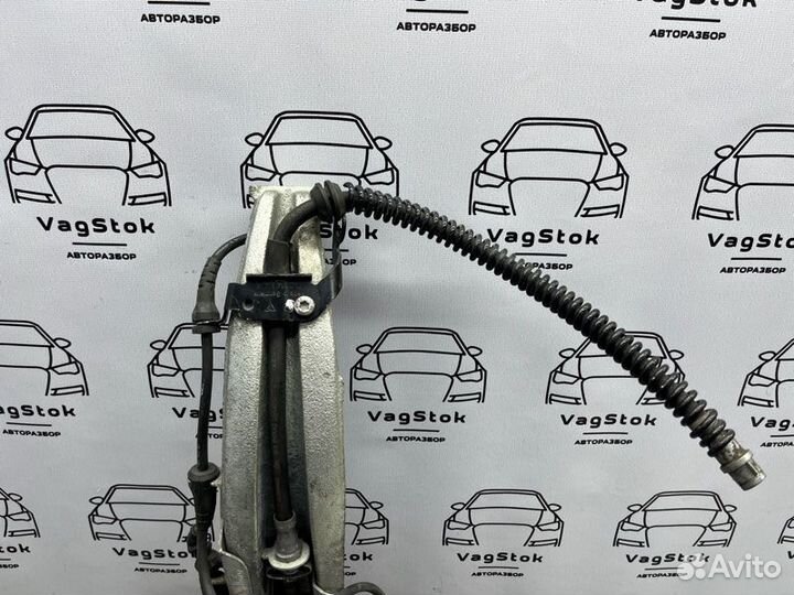 Кулак поворотный передний правый Audi Q7 4L BAR