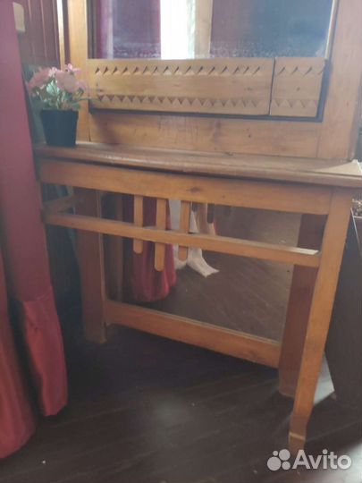 Трюмо с зеркалом