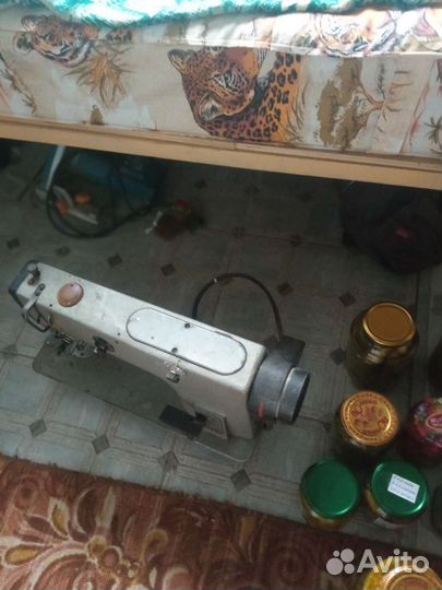 Швейная машинка профессиональная