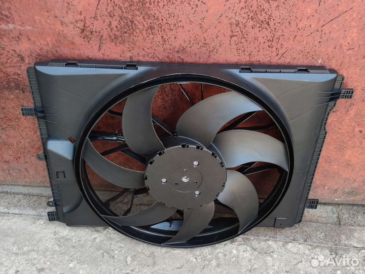 Вентилятор радиатора MB W204 W212 GLK X204 W218