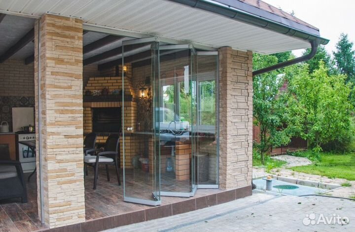 Безрамное остекление беседки