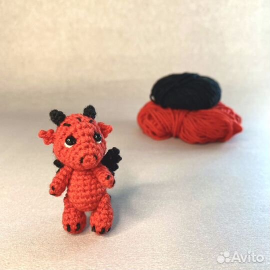 Миниатюрный красный дракон
