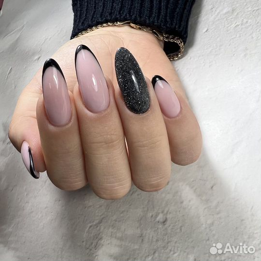 Маникюр (педикюр) на Коломенской