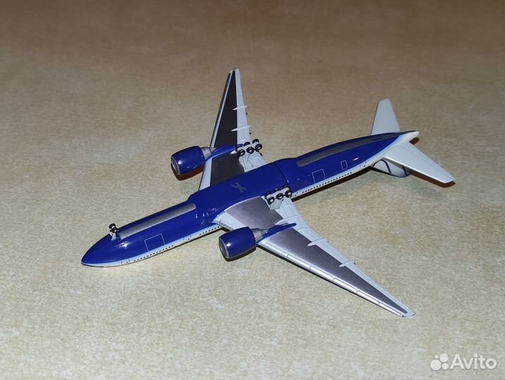Модель самолета Herpa Boeing 777-200ER United