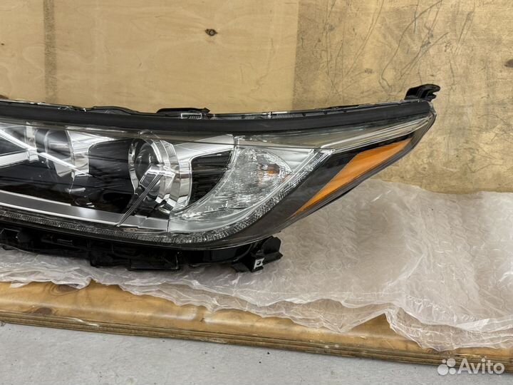 Фара левая Toyota Highlander GSU50, GSU55L