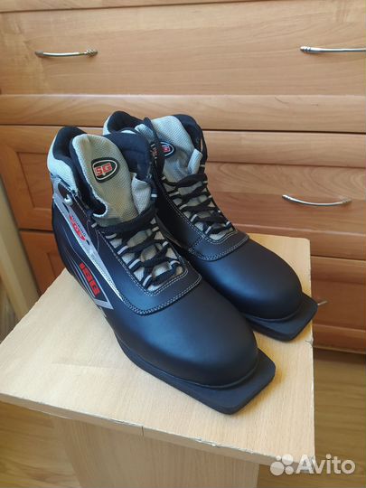 Лыжные ботинки