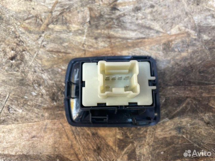 Кнопка стеклоподъемника задняя левая Renault