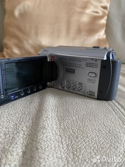 Видеокамера JVC Everio GZ-MG330HER