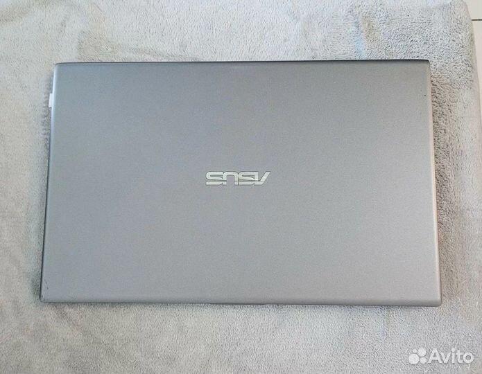 Ноутбук Asus vivoBook / Ryzen 3 / vega3 / SSD