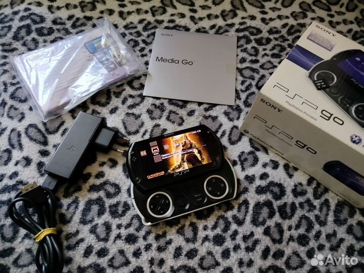 Sony PSP go комплект
