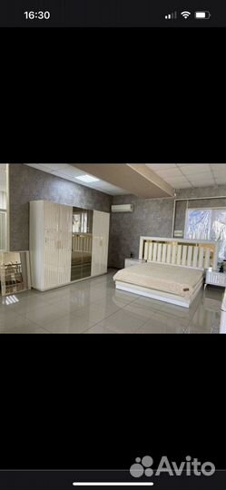 Спальный гарнитур