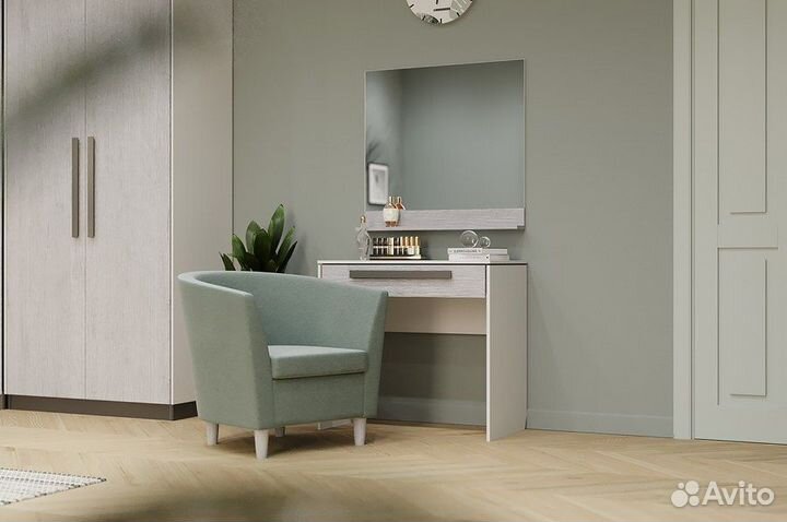 Туалетный столик с зеркалом