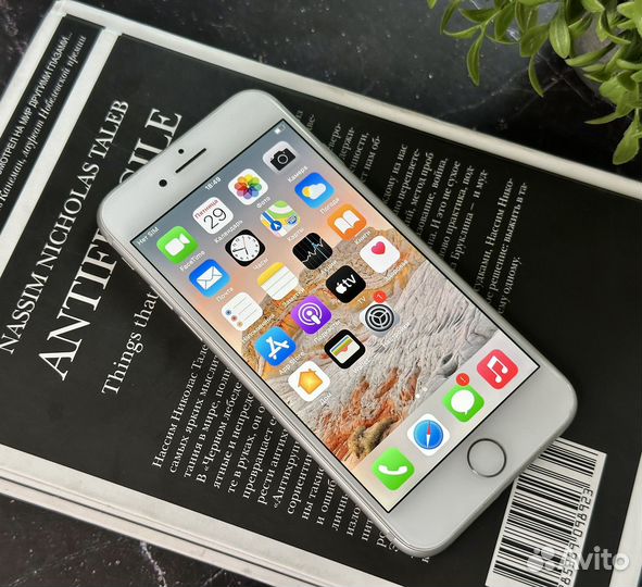 iPhone 8, 64 ГБ