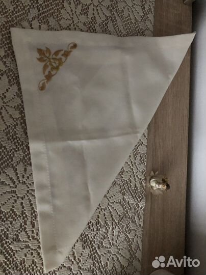 Шелковая салфетка с вышивкой